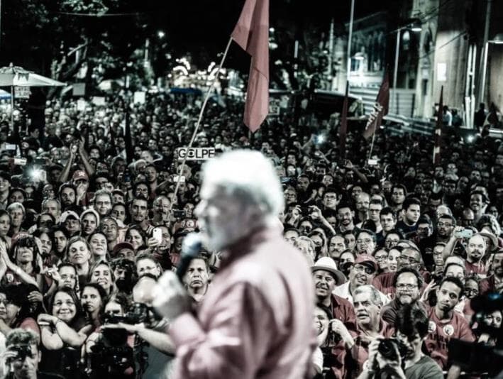 A autoindulgência de uma esquerda real de desempenho mediano