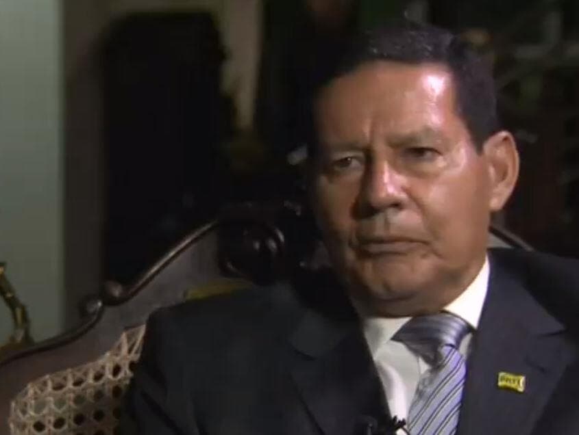 Mourão volta à cena: à BBC, nega autoritarismo; a jornal, diz que Magno Malta procura emprego