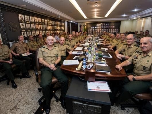 Exclusivo: Exército faz pacto para garantir a ordem institucional