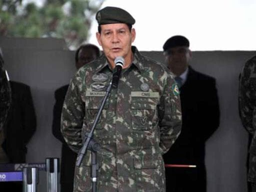 General pró-intervenção militar, Mourão será o vice de Bolsonaro