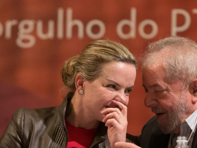 Lula manda carta a Gleisi e diz que absolvição da senadora é "vitória da democracia"