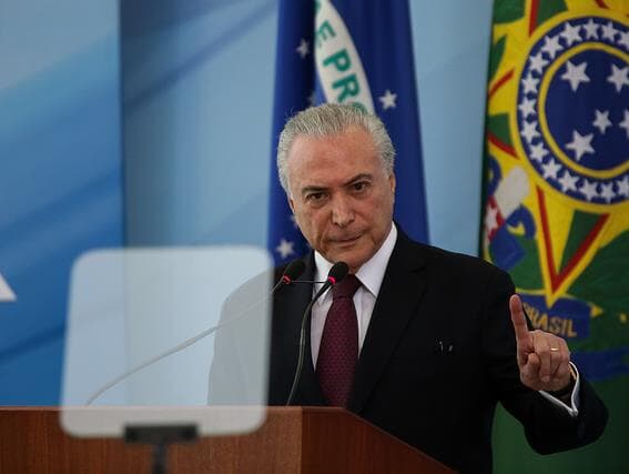 Temer sanciona reoneração da folha com veto a isenção de imposto