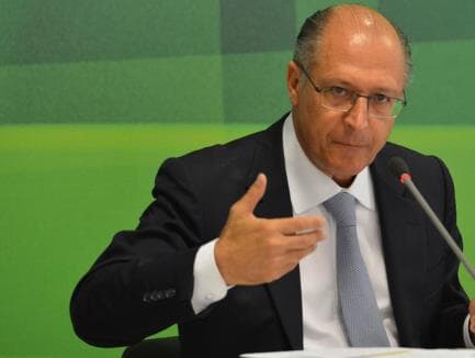 Alckmin estuda proposta de armamento em zona rural