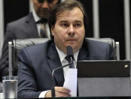 Maia diz que vai convocar ainda hoje suplente de deputado preso