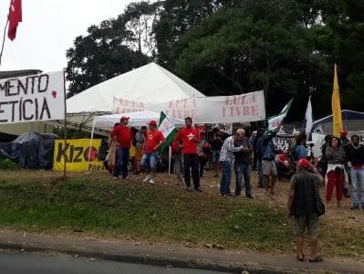 Advogada afirma que grupo gritou ameaças de morte a acampados horas antes de tiros