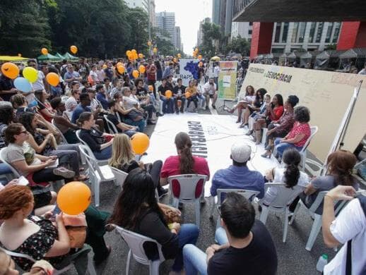 Democracia também é construída com novas experiências