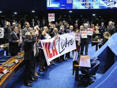 Juíza de Curitiba aceita pedido de senadores para vistoriar prisão de Lula