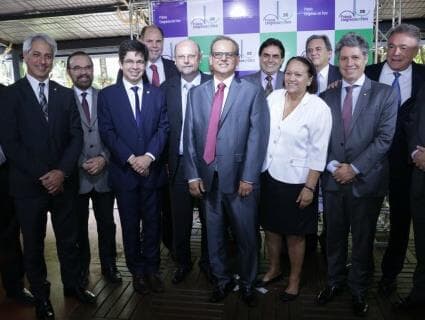 Dezenas de parlamentares prestigiam lançamento do Prêmio Congresso em Foco