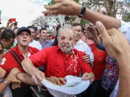 Apoio fiel de eleitores dá sobrevida a Lula, acreditam analistas