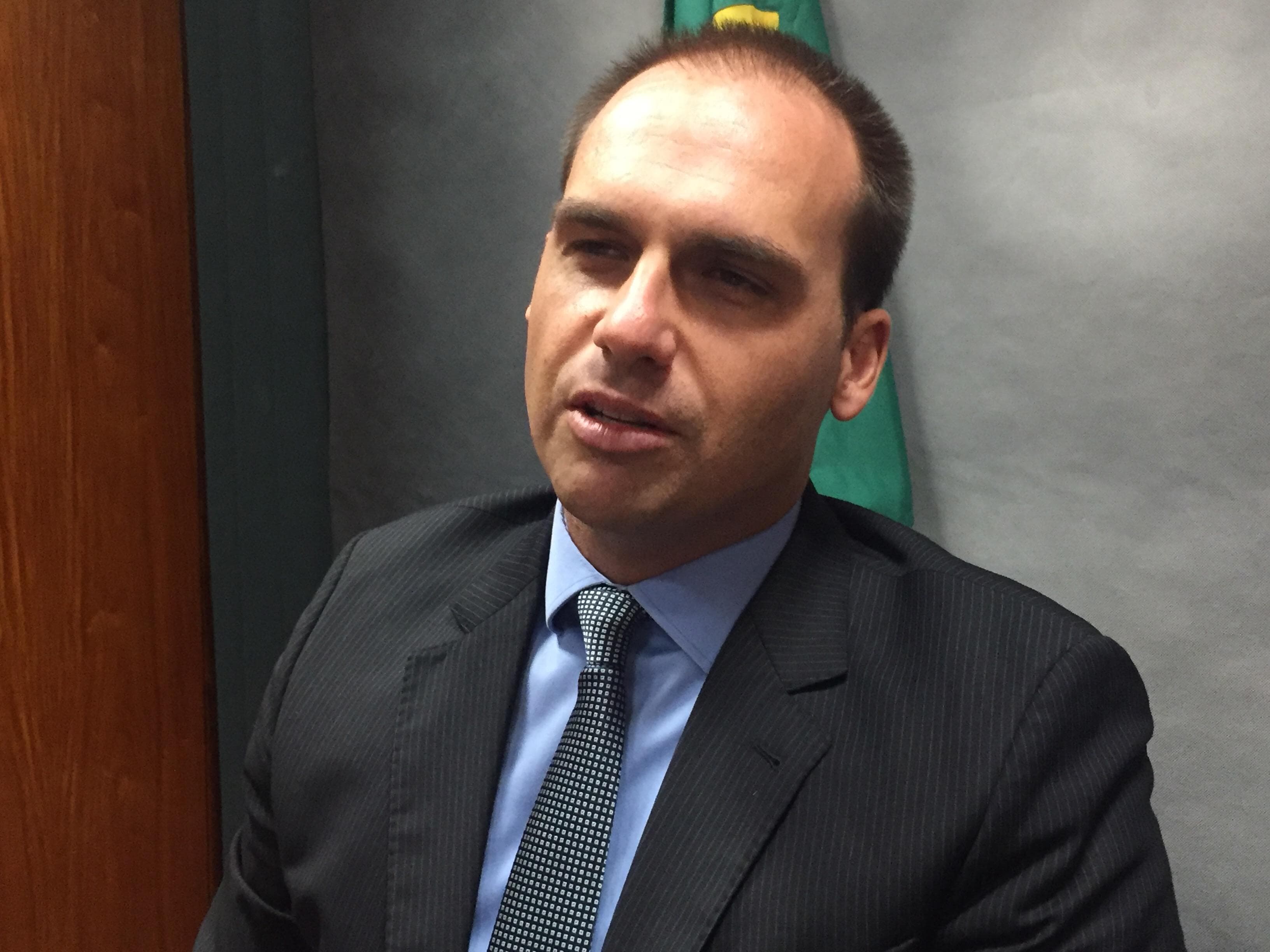 Militares não têm afinco pelo poder, diz filho de Bolsonaro. Veja a íntegra da entrevista do deputado à Revista Congresso em Foco