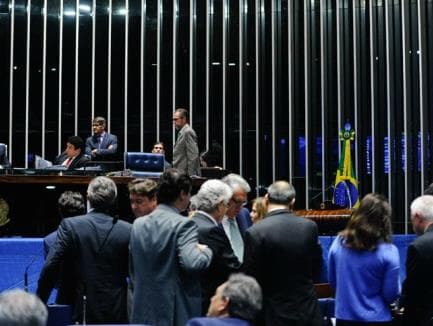 Parlamentares violam Constituição ao alterar projetos já votados sem devolvê-los à Casa de origem