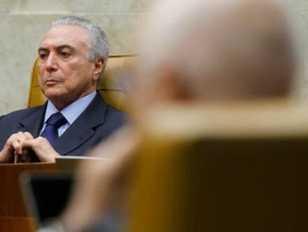 Oposição pede na Justiça suspensão de cargos prometidos por Temer em troca de votos