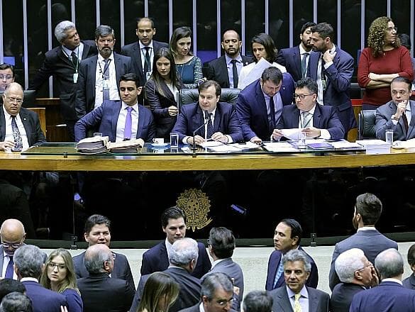 Pelo fim da autorização da Câmara para processar o presidente