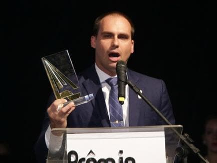 Eduardo Bolsonaro defende ditadura e é vaiado na entrega do Prêmio Congresso em Foco