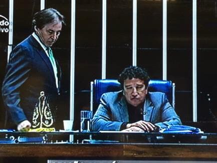 Senador ameaça TV Senado por recusar close de nu e dá voz a deputados em plenário