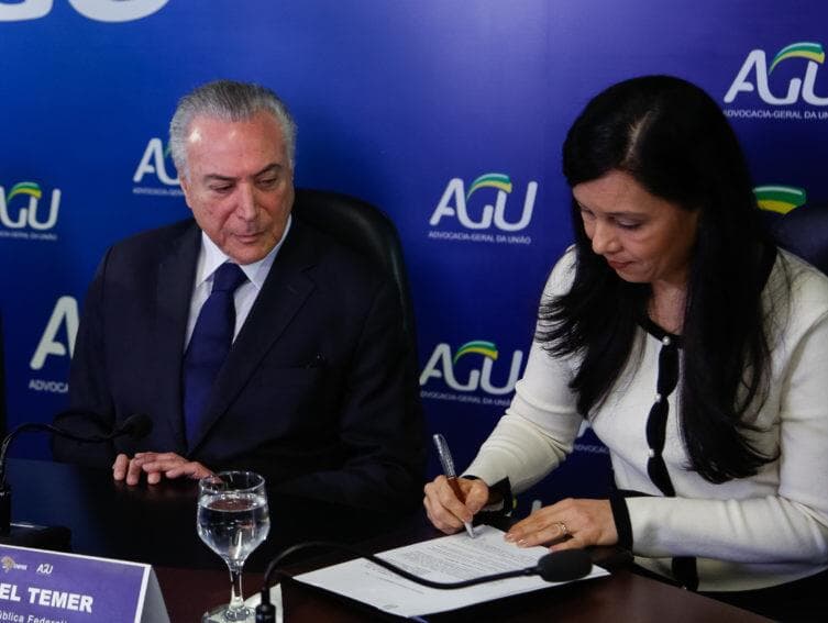 AGU tem pareceres opostos sobre afastamento de parlamentares