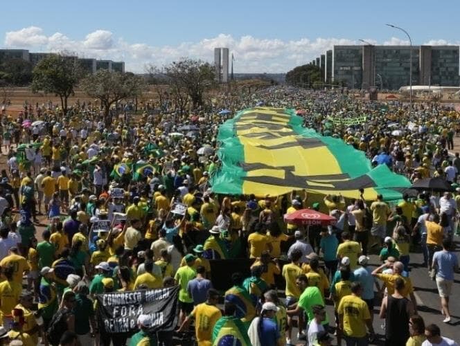 Ausência de manifestações da "esquerda"