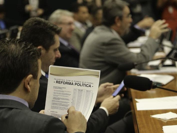 As fundações partidárias no contexto da reforma política