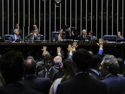 Senado aprova financiamento bilionário de campanhas em votação sem registro nominal