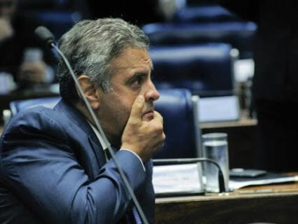 STF afasta Aécio do mandato e determina recolhimento noturno, mas nega prisão do senador