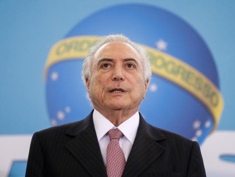 Em busca de votos, Temer avaliza perdão bilionário de dívidas com a União