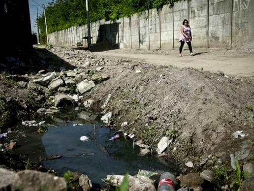 Quase metade dos brasileiros não tem acesso a serviço adequado de esgoto