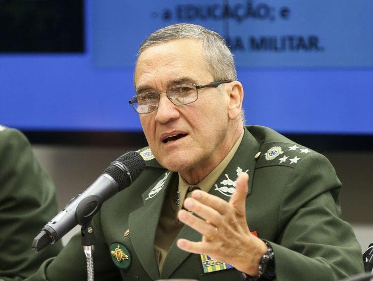 Comandante do Exército desautoriza general a falar sobre intervenção militar