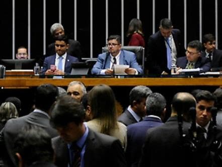 Câmara aprova em segundo turno fim das coligações partidárias em 2020; restam destaques