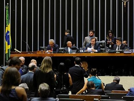 Deputados aprovam medida provisória que facilita pagamento de débitos não tributários