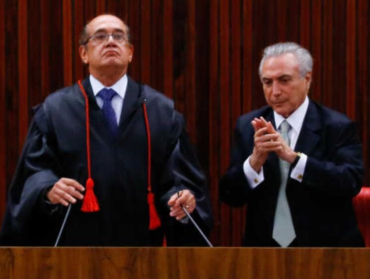 Temer afirma que não discute reforma política e se contradiz sobre encontros com Gilmar Mendes