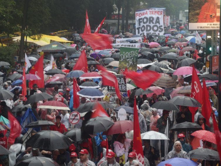 Juristas fazem ato cívico em SP "contra todos os corruptos"