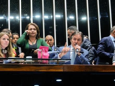 Quase sete horas depois, Senado retoma votação final da reforma trabalhista