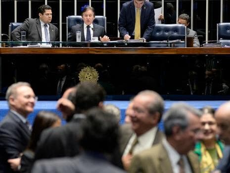 Senado aprova requerimento de urgência para votar reforma trabalhista em plenário