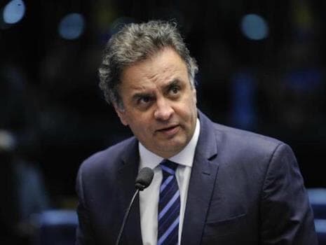 Aécio recebe quase R$ 20 mil em junho mesmo afastado e com desconto no salário