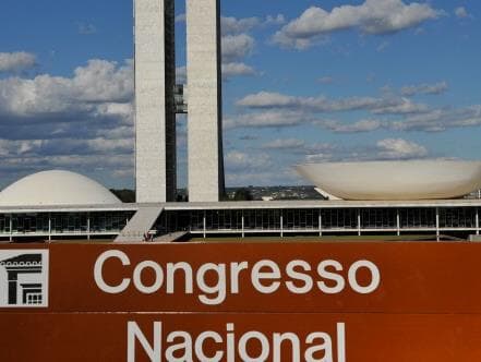 Congresso avança em temas como reforma trabalhista, eleição direta e financiamento de campanha