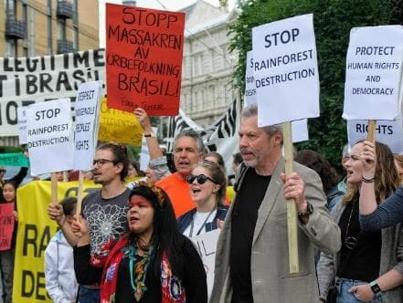 Temer enfrenta protestos em reunião com governo da Noruega