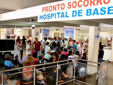 Sob protestos, Câmara do DF aprova lei que cria instituto para administrar o Hospital de Base