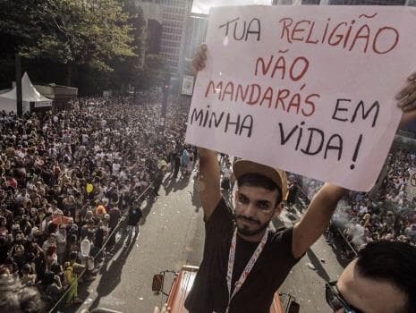 Avanço dos direitos LGBT esbarra em fragilidade do Estado laico, dizem especialistas