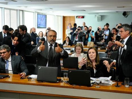 Derrota do governo na reforma trabalhista revela abandono de aliados no Senado