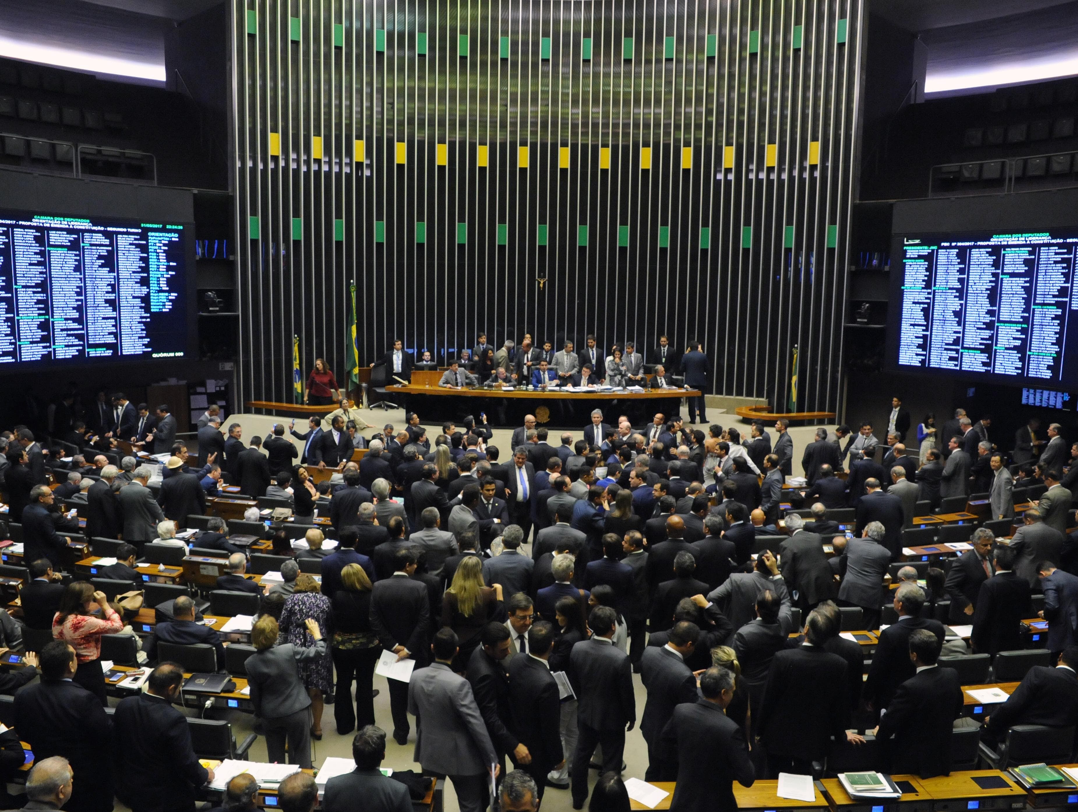 Câmara e Senado pautam PECs para isentar IPTU de templos religiosos alugados e para tornar estupro crime imprescritível