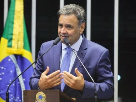 Polícia Federal apreende papeis com anotações "cx 2" na casa de Aécio Neves