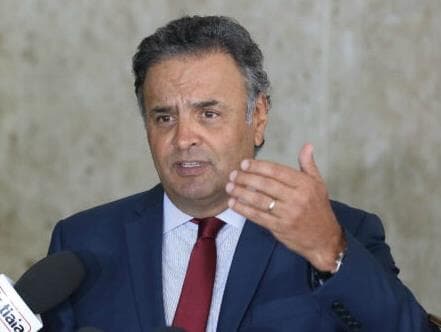 Pai de primo de Aécio se revolta com senador: "Ele não honra a memória do pai e do avô"