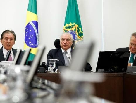 Governo negocia com centrais sindicais amenizar reforma trabalhista