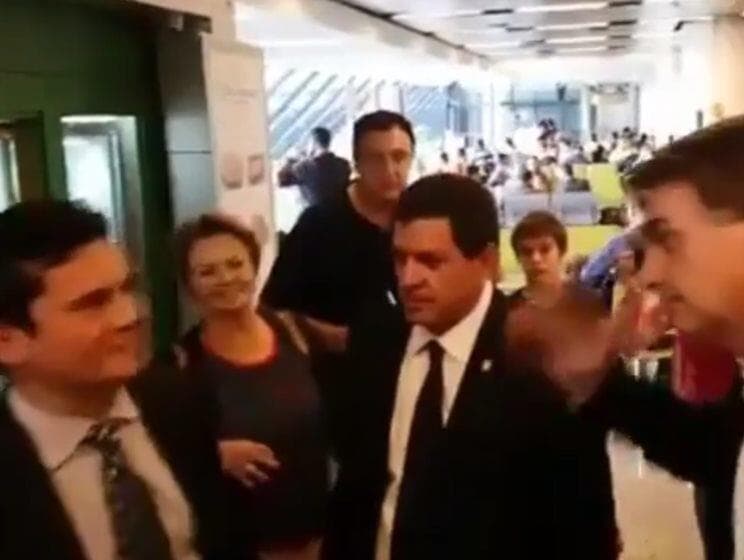 Moro telefonou para Bolsonaro para explicar reação em encontro: "Não tive intenção de ofendê-lo"