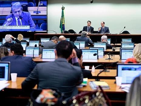 Comissão faz último debate sobre reforma da Previdência antes da votação em plenário