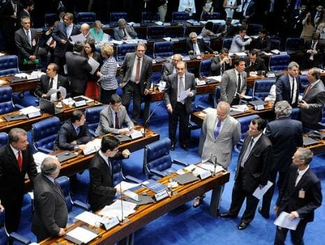 Senadores alvos da Lava Jato votaram em massa a favor do enquadramento de juízes e procuradores