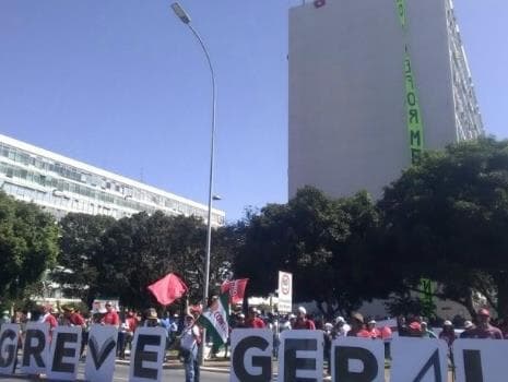 Com apoio de católicos e evangélicos, centrais sindicais realizam greve geral em todo o país