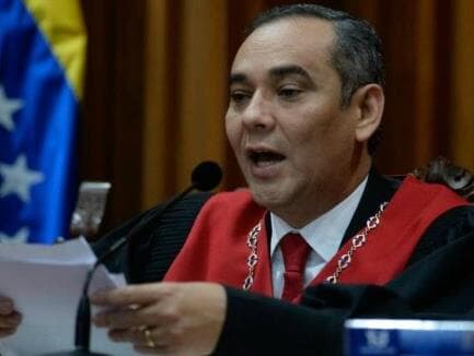 Após rever decisão, Justiça venezuelana diz que cabe ao Parlamento reassumir funções