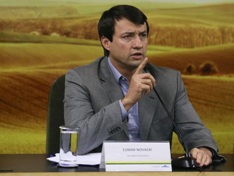 Ministério da Agricultura afasta 33 servidores e fecha três frigoríficos