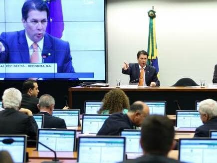 Deputados têm até hoje para apresentar emendas à reforma da Previdência